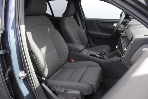 Volvo EX40 252PK Automaat Single Ext. Range Core / Driver Assist / Adaptieve cruise control / BLIS / Stoel - en stuurwielverwarming / Pakeersensoren met camera / Apple carplay /