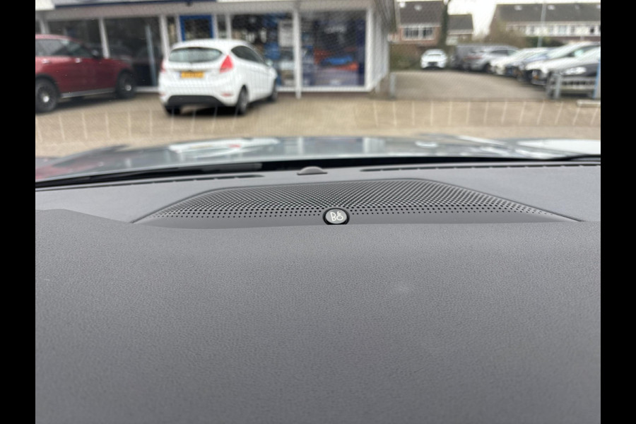 Ford Kuga 2.5 PHEV ST-Line X |  | 243pk Adaptieve Cruise | Winterpack | 19 inch | B&O Audio | Elek Achterklep | 2.100kg Trekgewicht