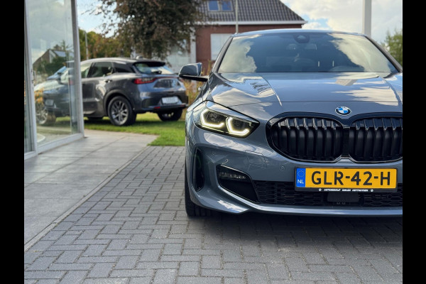 BMW 1-Serie (f40) 118i M Sport | Panoramadak, 19 inch, Leer, Stoel + Stuurverwarming, Keyless, Elektrische achterklep, Parkeercamera
