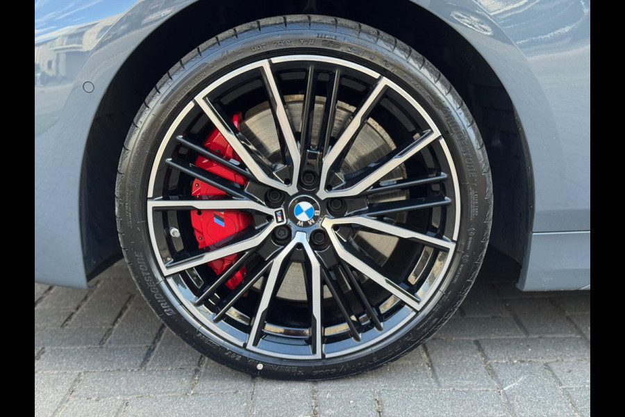 BMW 1-Serie (f40) 118i M Sport | Panoramadak, 19 inch, Leer, Stoel + Stuurverwarming, Keyless, Elektrische achterklep, Parkeercamera