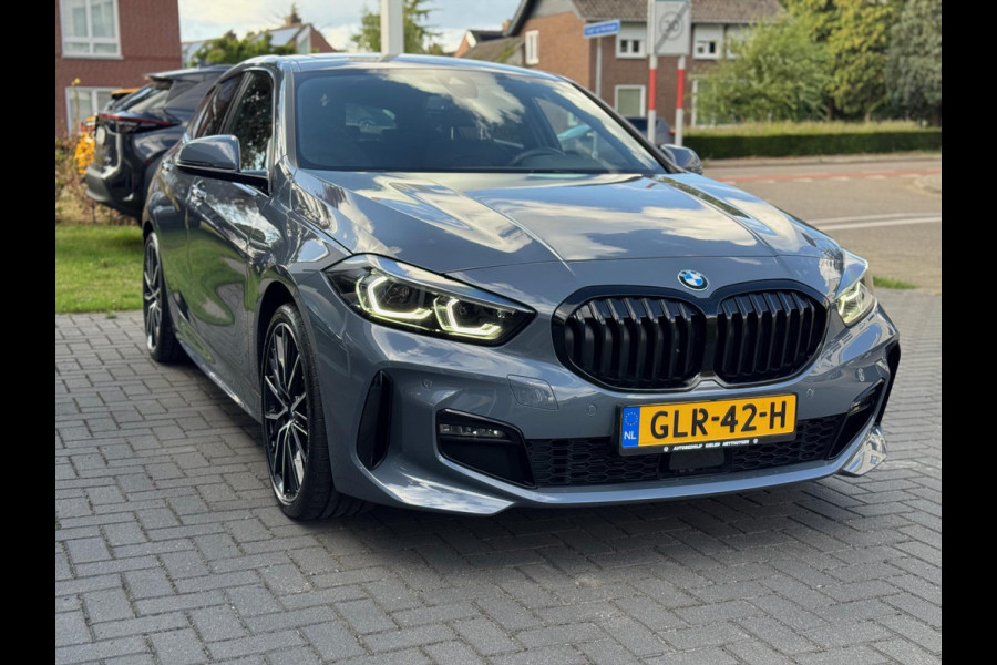 BMW 1-Serie (f40) 118i M Sport | Panoramadak, 19 inch, Leer, Stoel + Stuurverwarming, Keyless, Elektrische achterklep, Parkeercamera