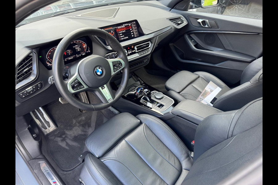 BMW 1-Serie (f40) 118i M Sport | Panoramadak, 19 inch, Leer, Stoel + Stuurverwarming, Keyless, Elektrische achterklep, Parkeercamera