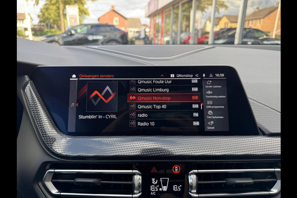 BMW 1-Serie (f40) 118i M Sport | Panoramadak, 19 inch, Leer, Stoel + Stuurverwarming, Keyless, Elektrische achterklep, Parkeercamera