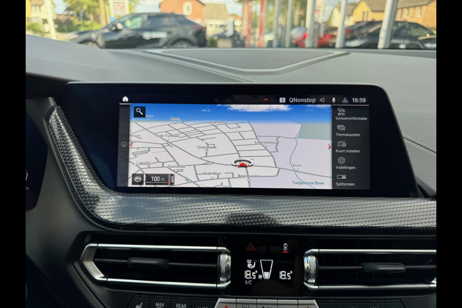 BMW 1-Serie (f40) 118i M Sport | Panoramadak, 19 inch, Leer, Stoel + Stuurverwarming, Keyless, Elektrische achterklep, Parkeercamera