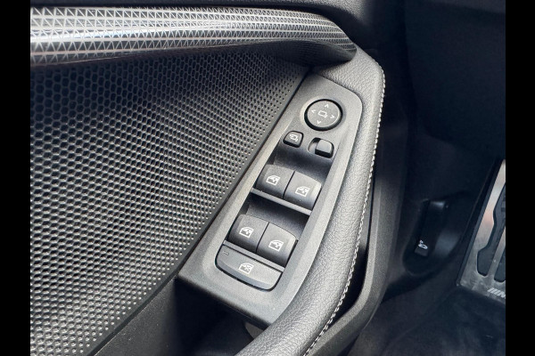 BMW 1-Serie (f40) 118i M Sport | Panoramadak, 19 inch, Leer, Stoel + Stuurverwarming, Keyless, Elektrische achterklep, Parkeercamera