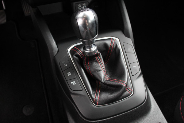 Ford FOCUS Wagon 1.0 EcoBoost ST Line 125 Pk Navigatie Adaptive Cruise Control Trekhaak Head Up Display Privacy Glass Lane Assist