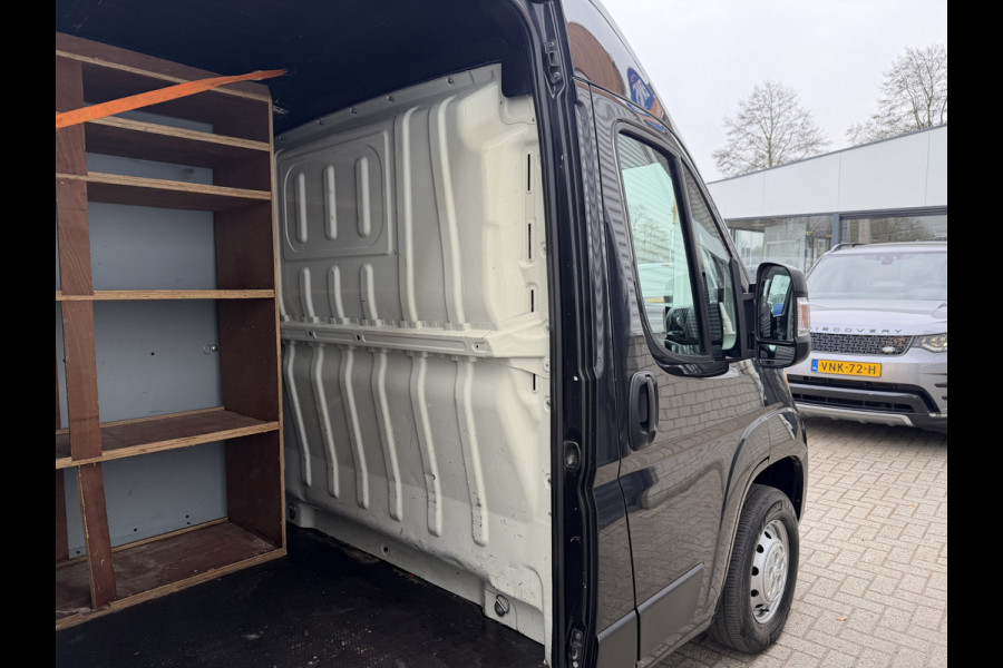 Peugeot Boxer 335 2.2 BlueHDi 165pk L3H2 Premium / vaste prijs rijklaar € 15.950 ex btw / lease vanaf € 269 / bpm vrij / euro 6 / airco / cruise / trekhaak / camera / imperial