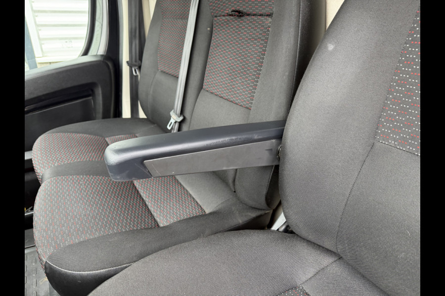 Peugeot Boxer 335 2.2 BlueHDi 165pk L3H2 Premium / vaste prijs rijklaar € 15.950 ex btw / lease vanaf € 269 / bpm vrij / euro 6 / airco / cruise / trekhaak / camera / imperial