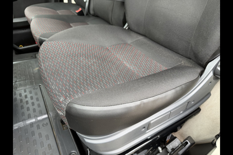 Peugeot Boxer 335 2.2 BlueHDi 165pk L3H2 Premium / vaste prijs rijklaar € 15.950 ex btw / lease vanaf € 269 / bpm vrij / euro 6 / airco / cruise / trekhaak / camera / imperial