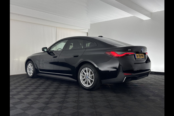 BMW i4 eDrive40 High Executive 84 kWh [ 3-Fase-11kW ] {SOH-95%} (INCL.BTW) Aut. *HEATPUMP | LEATHER | FULL-LED | DIGI-COCKPIT | HEATED-SPORTSEATS | CAMERA | KEYLESS | HIFI-SOUND | PRIVACYGLASS | ECC | AMBIENTLIGHT | PDC | HEAD-UP | CRUISE | 17''ALU*