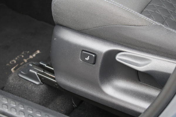Toyota C-HR 2.0 Hybrid Style | JBL Audio | BLIS | Stoelverarming | Camera | Navigatie | Cruise Control |