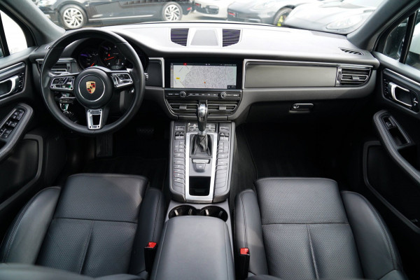 Porsche Macan 2.0 S | Panorama | Bose Sound System | incl BTW | Memory stoelen | 100% Dealer onderhouden | Trekhaak | Krijt Grijs