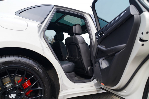 Porsche Macan 2.0 S | Panorama | Bose Sound System | incl BTW | Memory stoelen | 100% Dealer onderhouden | Trekhaak | Krijt Grijs