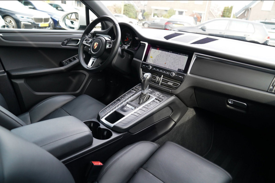 Porsche Macan 2.0 S | Panorama | Bose Sound System | incl BTW | Memory stoelen | 100% Dealer onderhouden | Trekhaak | Krijt Grijs