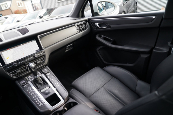 Porsche Macan 2.0 S | Panorama | Bose Sound System | incl BTW | Memory stoelen | 100% Dealer onderhouden | Trekhaak | Krijt Grijs