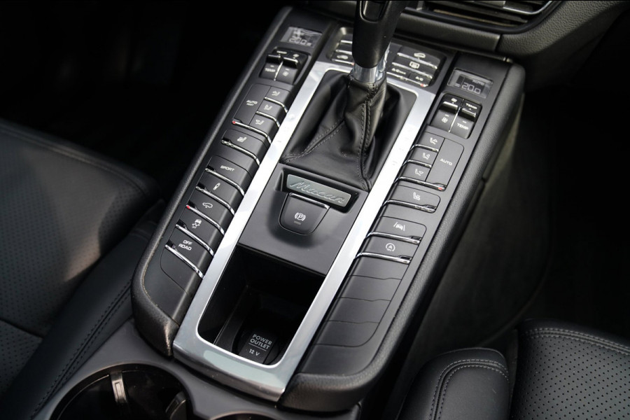 Porsche Macan 2.0 S | Panorama | Bose Sound System | incl BTW | Memory stoelen | 100% Dealer onderhouden | Trekhaak | Krijt Grijs