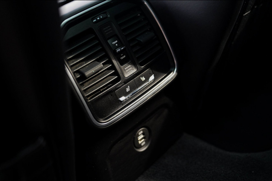 Porsche Macan 2.0 S | Panorama | Bose Sound System | incl BTW | Memory stoelen | 100% Dealer onderhouden | Trekhaak | Krijt Grijs