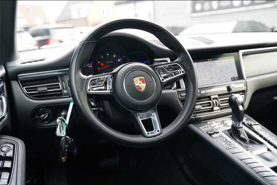 Porsche Macan 2.0 S | Panorama | Bose Sound System | incl BTW | Memory stoelen | 100% Dealer onderhouden | Trekhaak | Krijt Grijs