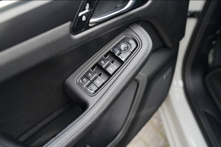 Porsche Macan 2.0 S | Panorama | Bose Sound System | incl BTW | Memory stoelen | 100% Dealer onderhouden | Trekhaak | Krijt Grijs