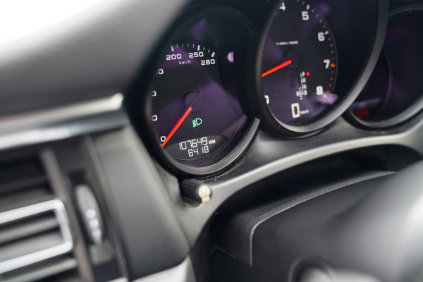 Porsche Macan 2.0 S | Panorama | Bose Sound System | incl BTW | Memory stoelen | 100% Dealer onderhouden | Trekhaak | Krijt Grijs