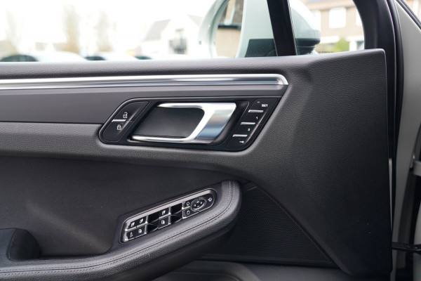 Porsche Macan 2.0 S | Panorama | Bose Sound System | incl BTW | Memory stoelen | 100% Dealer onderhouden | Trekhaak | Krijt Grijs