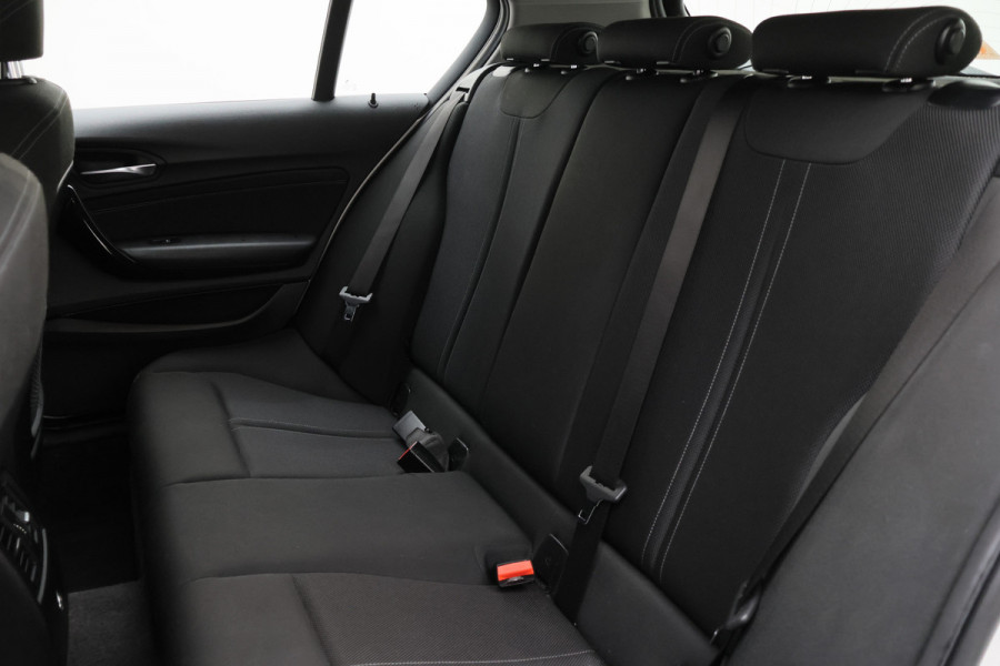 BMW 1-serie 118i Corporate Lease Executive Automaat Navigatie, LED, Climate, Cruise, Trekhaak