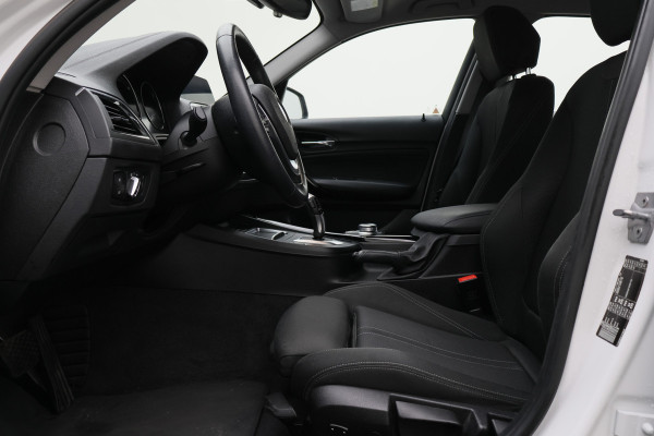 BMW 1-serie 118i Corporate Lease Executive Automaat Navigatie, LED, Climate, Cruise, Trekhaak