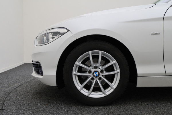 BMW 1-serie 118i Corporate Lease Executive Automaat Navigatie, LED, Climate, Cruise, Trekhaak