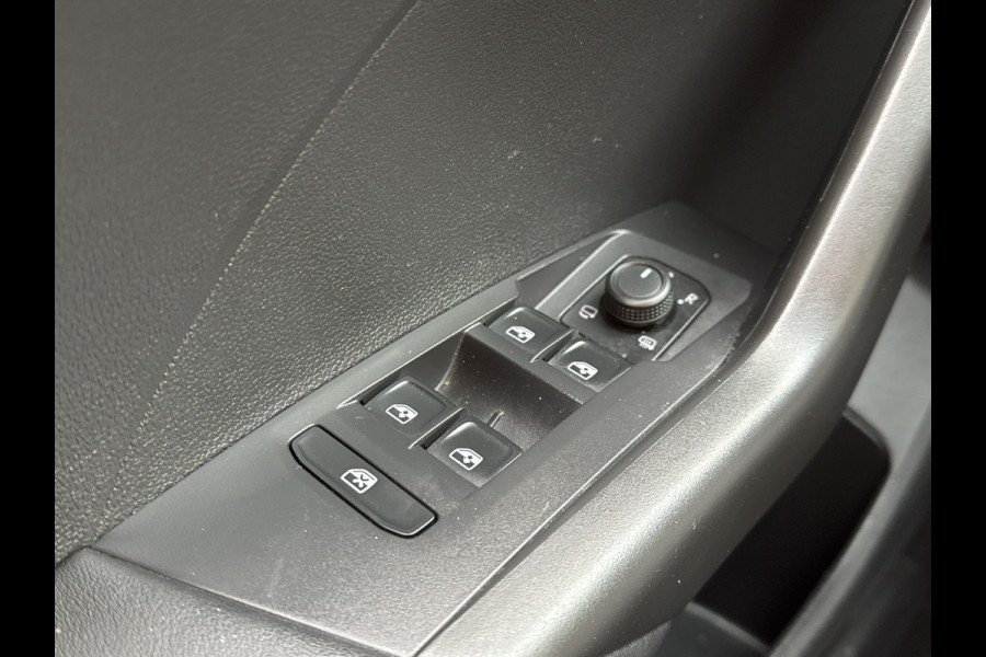 Volkswagen T-Cross 1.0 TSI 110PK LIFE CARPLAY/PDC/NAVIGATIE