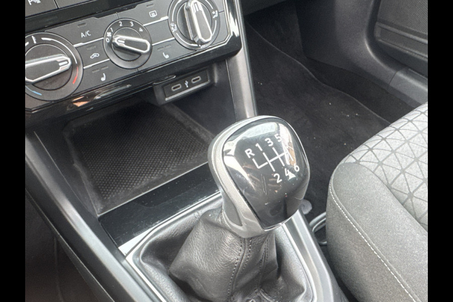 Volkswagen T-Cross 1.0 TSI 110PK LIFE CARPLAY/PDC/NAVIGATIE