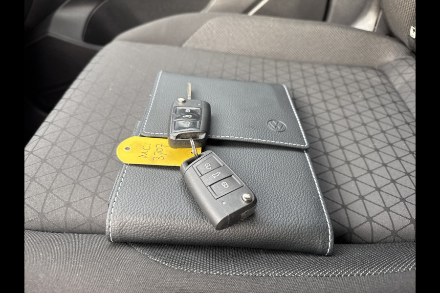 Volkswagen T-Cross 1.0 TSI 110PK LIFE CARPLAY/PDC/NAVIGATIE