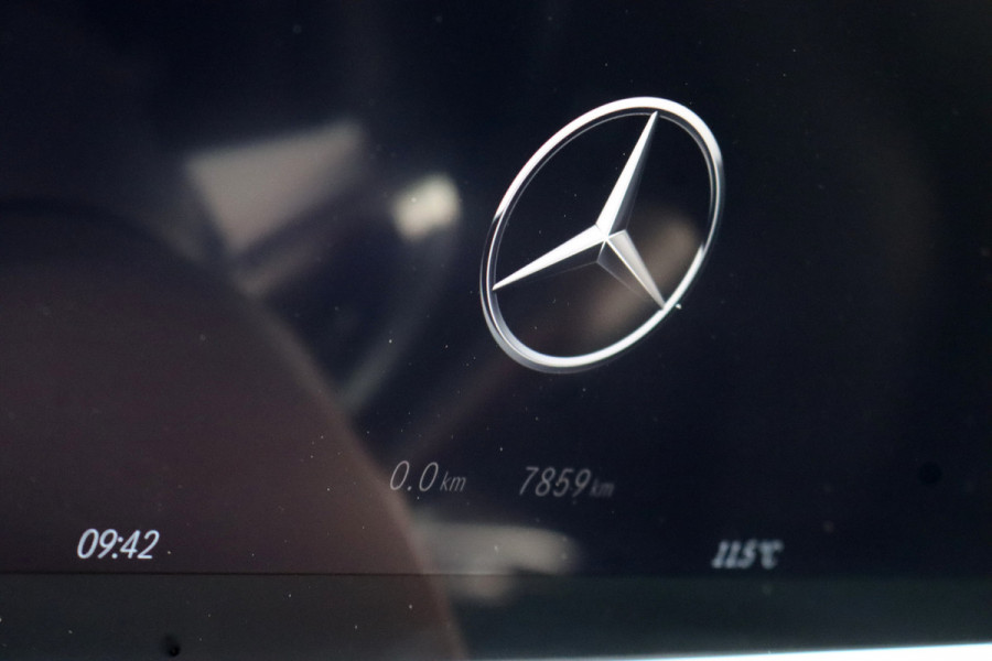 Mercedes-Benz EQE SUV 350 4MATIC AMG Line 91 kWh | Distronic+ | Panoramadak | Memory | Burmester | Digital Light | Trekhaak | Surround Camera | 22kW | Warmtepomp | Keyless Go |