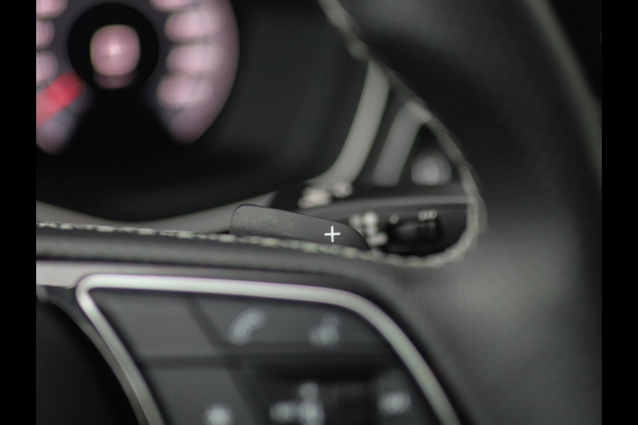 Audi A4 Limousine 40 TFSI S edition Competition | Keyless | 3-Zone Airco | Trekhaak | Virtual Cockpit