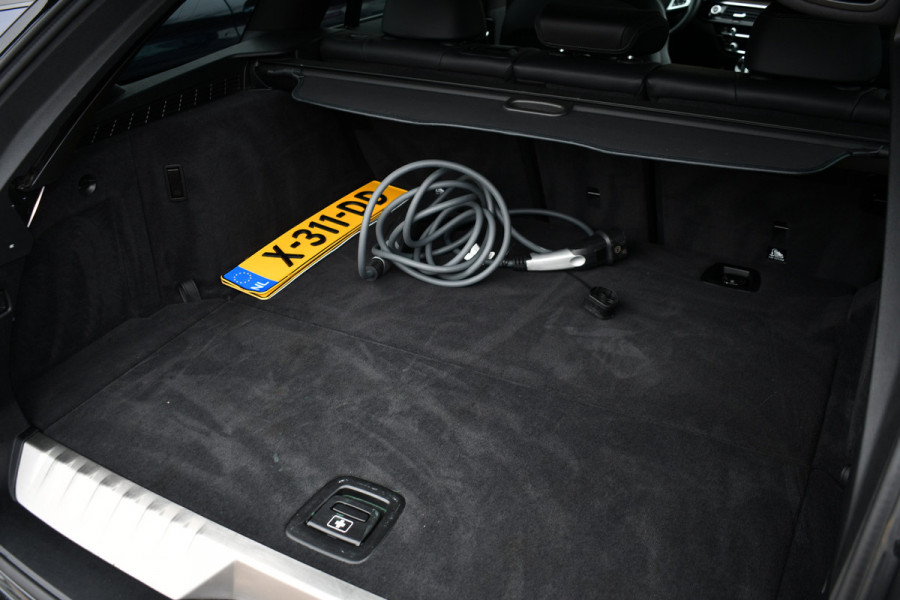 BMW 5 Serie Touring 530e 292pk M-Sport Pano ACC Trekh Comf-seat 360 HUD Laser 4wielbest