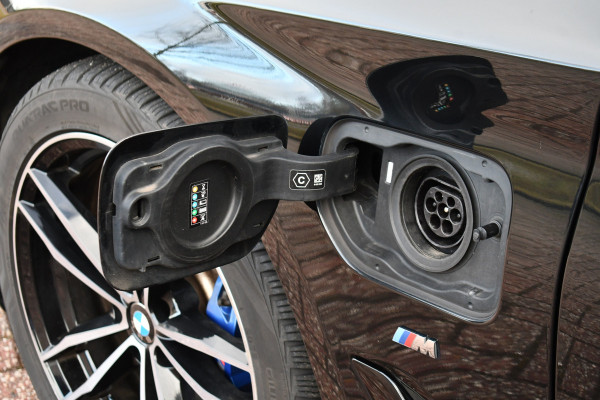 BMW 5 Serie Touring 530e 292pk M-Sport Pano ACC Trekh Comf-seat 360 HUD Laser 4wielbest