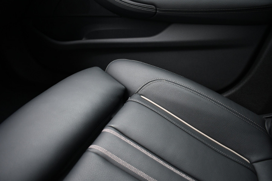 BMW 5 Serie Touring 530e 292pk M-Sport Pano ACC Trekh Comf-seat 360 HUD Laser 4wielbest