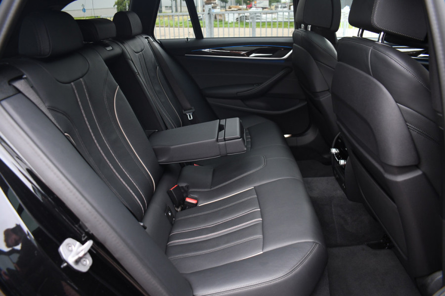 BMW 5 Serie Touring 530e 292pk M-Sport Pano ACC Trekh Comf-seat 360 HUD Laser 4wielbest