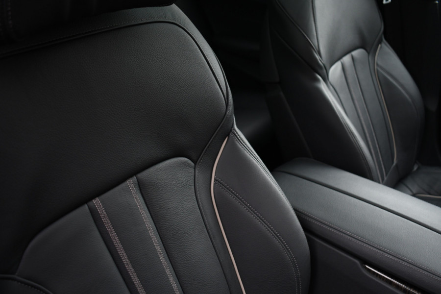 BMW 5 Serie Touring 530e 292pk M-Sport Pano ACC Trekh Comf-seat 360 HUD Laser 4wielbest