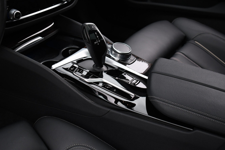 BMW 5 Serie Touring 530e 292pk M-Sport Pano ACC Trekh Comf-seat 360 HUD Laser 4wielbest