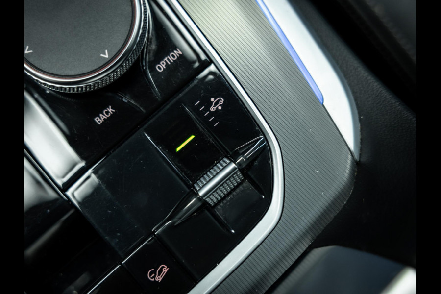 BMW X5 xDrive45e High Executive | Pano | Trekhaak | Luchtvering  | Stoelverwarming |