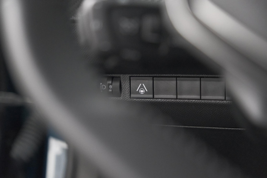 Peugeot 2008 1.2 Hybrid 145 Allure | 360 Camera | Adaptieve Cruise Control | Dodehoekdetectie | Apple Carplay