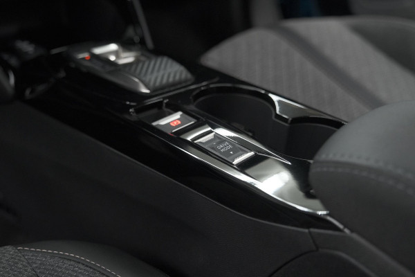 Peugeot 2008 1.2 Hybrid 145 Allure | 360 Camera | Adaptieve Cruise Control | Dodehoekdetectie | Apple Carplay