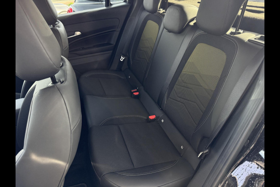 Jeep Avenger 1st Edition 54 kWh NL-AUTO | ELEKTRISCHE KLEP | NAVI | SFEER VERL. SOH 95,44%