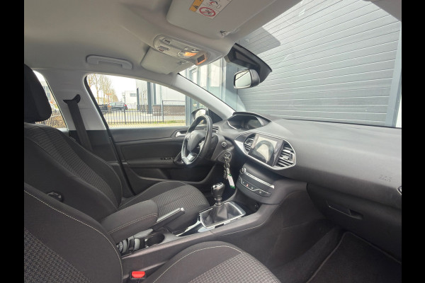 Peugeot 308 1.2 PureTech NAVI / PDC / CARPLAY / LANE ASSIST / APK