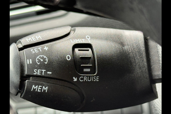 Peugeot 308 1.2 PureTech NAVI / PDC / CARPLAY / LANE ASSIST / APK