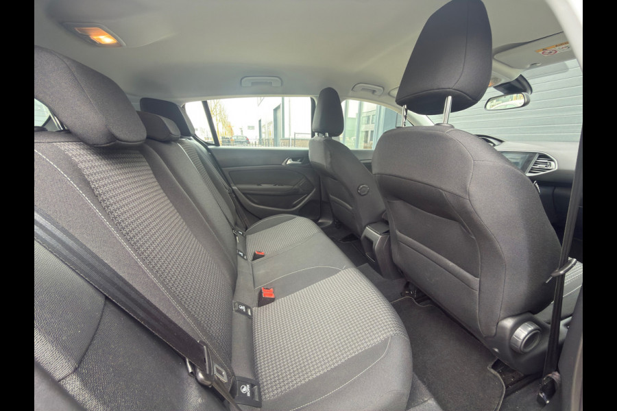 Peugeot 308 1.2 PureTech NAVI / PDC / CARPLAY / LANE ASSIST / APK