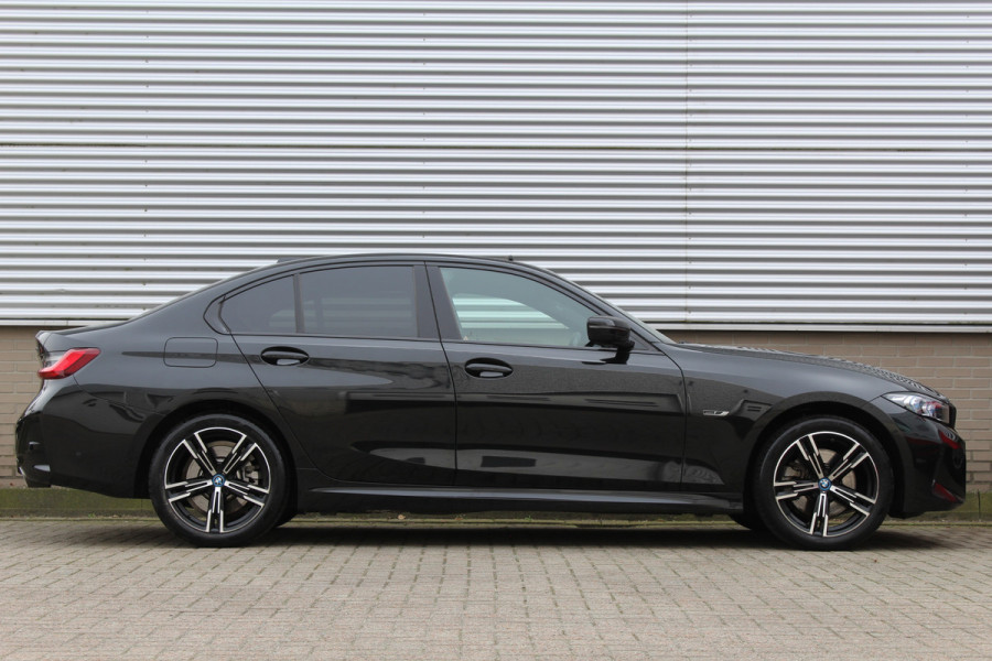 BMW 3-serie 330e xDrive M-Sport | Panoramadak | Widescreen | Harman Kardon | Head-up | BLIS