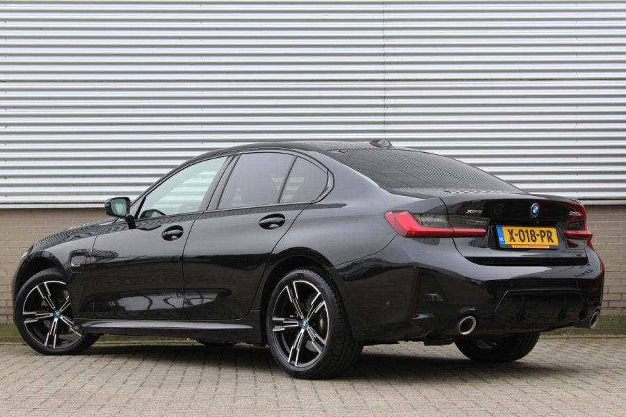 BMW 3-serie 330e xDrive M-Sport | Panoramadak | Widescreen | Harman Kardon | Head-up | BLIS