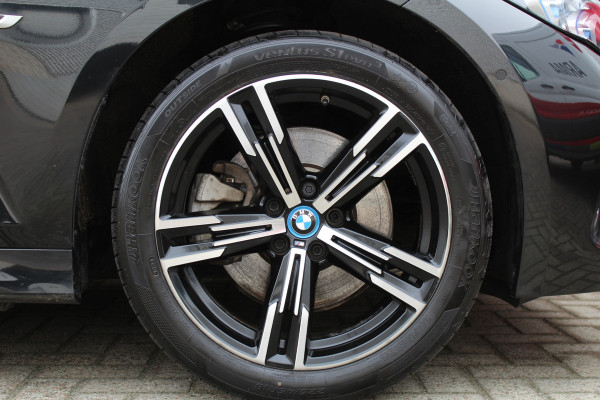 BMW 3-serie 330e xDrive M-Sport | Panoramadak | Widescreen | Harman Kardon | Head-up | BLIS