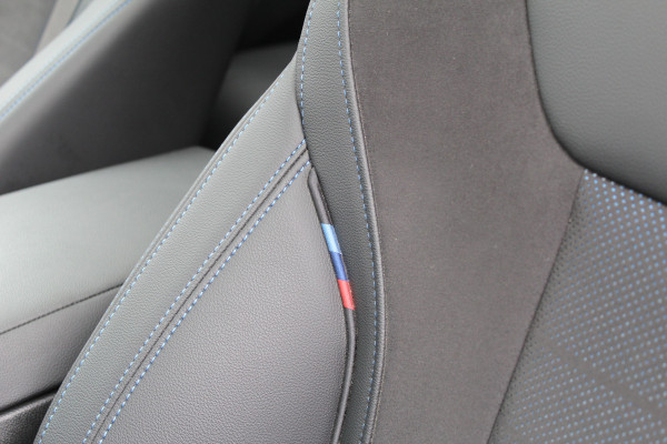 BMW 3-serie 330e xDrive M-Sport | Panoramadak | Widescreen | Harman Kardon | Head-up | BLIS
